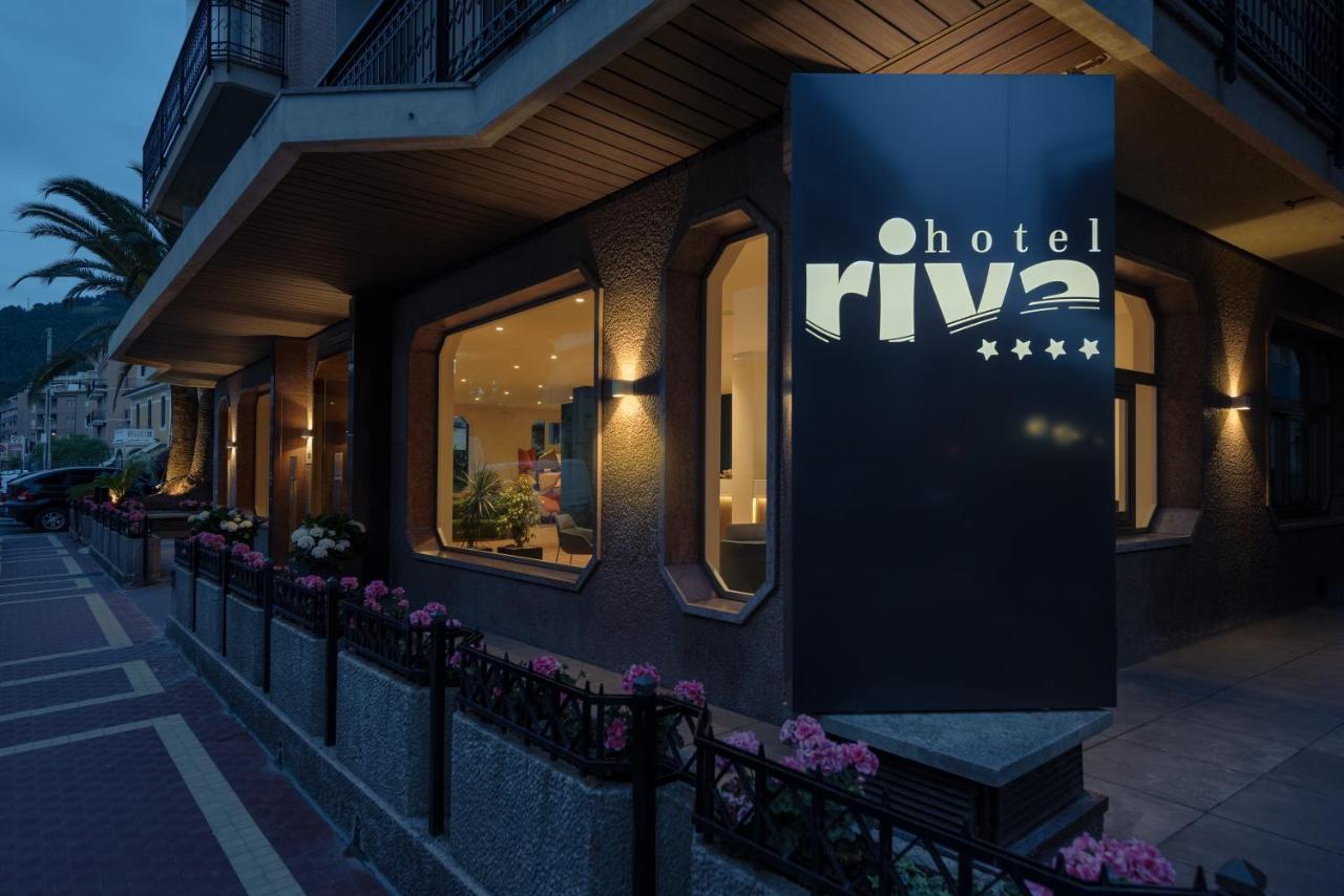 Hotel Riva อาลัสซิโอ ภายนอก รูปภาพ