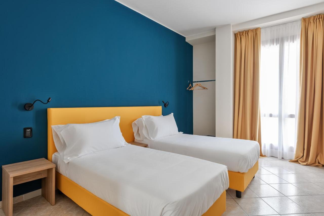 Hotel Riva อาลัสซิโอ ภายนอก รูปภาพ