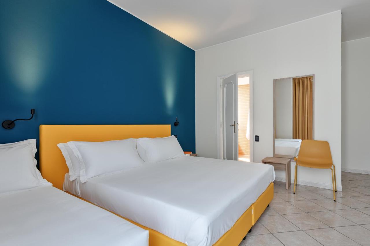 Hotel Riva อาลัสซิโอ ภายนอก รูปภาพ