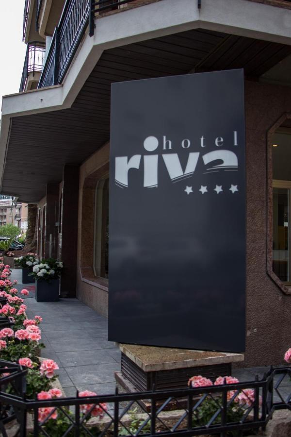 Hotel Riva อาลัสซิโอ ภายนอก รูปภาพ