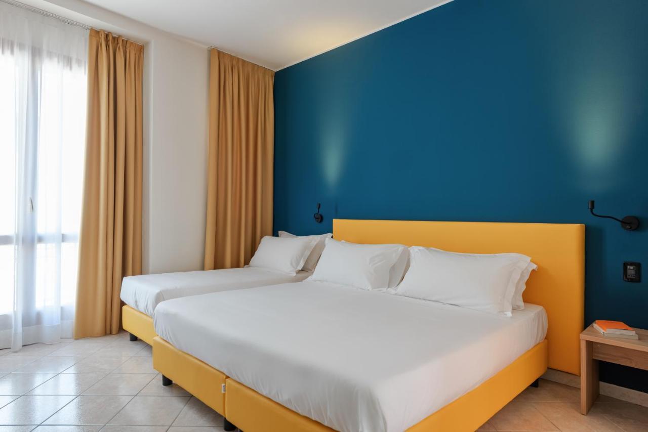 Hotel Riva อาลัสซิโอ ภายนอก รูปภาพ