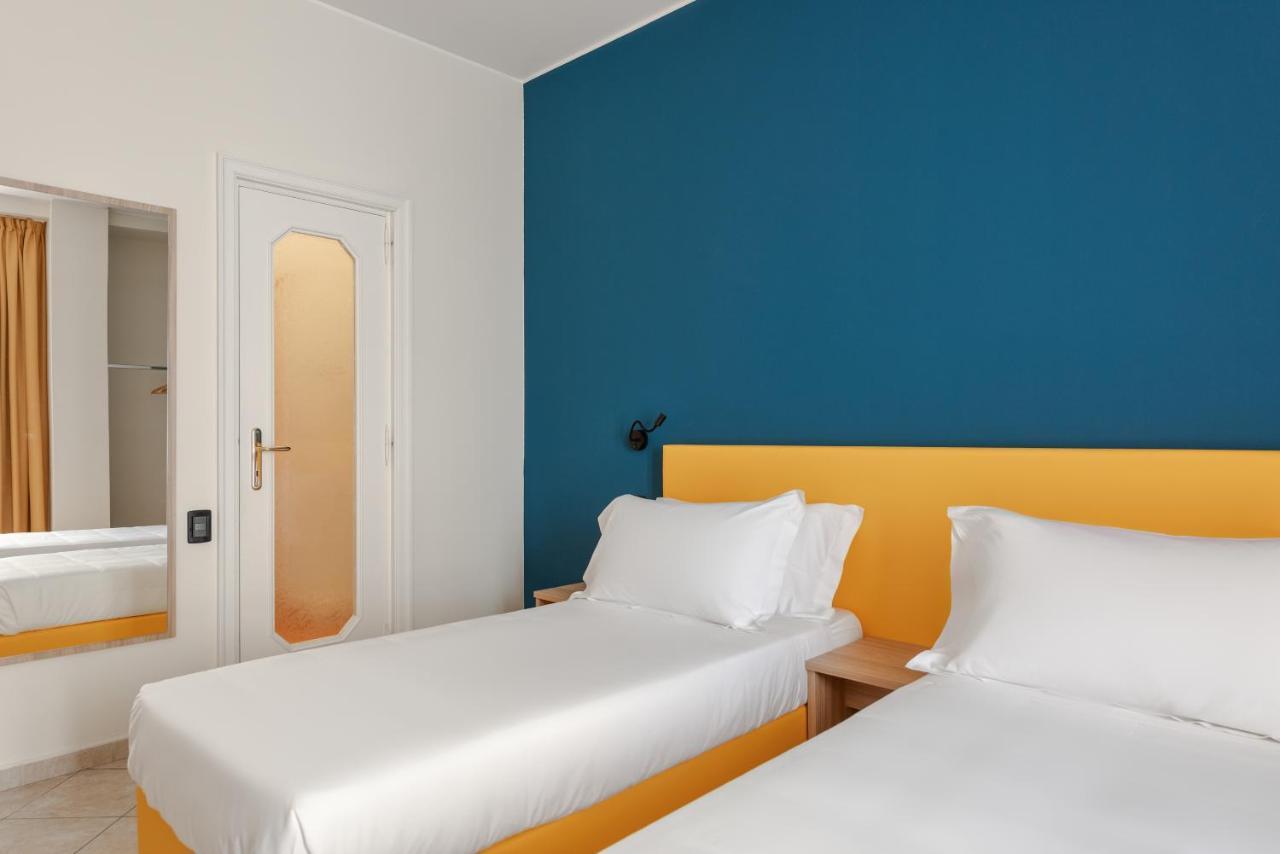 Hotel Riva อาลัสซิโอ ภายนอก รูปภาพ