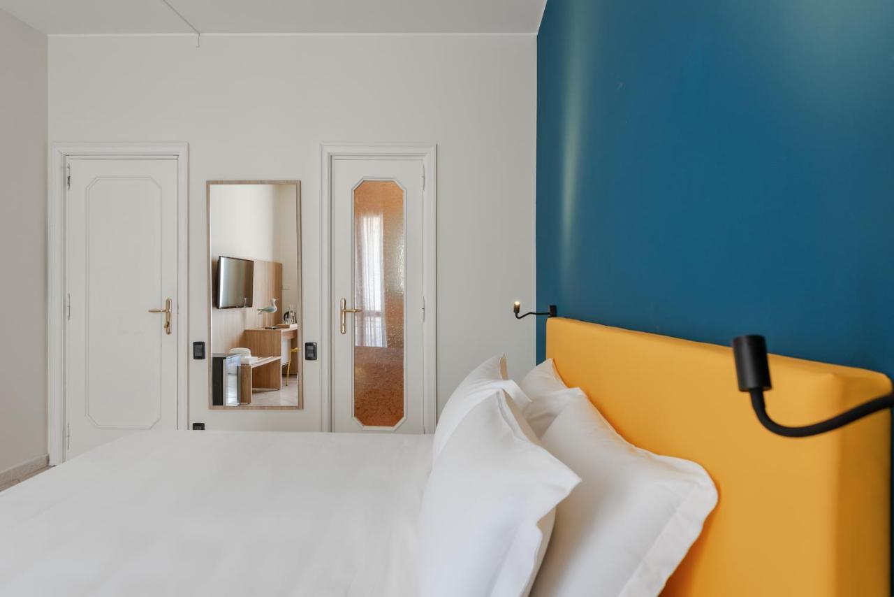 Hotel Riva อาลัสซิโอ ภายนอก รูปภาพ