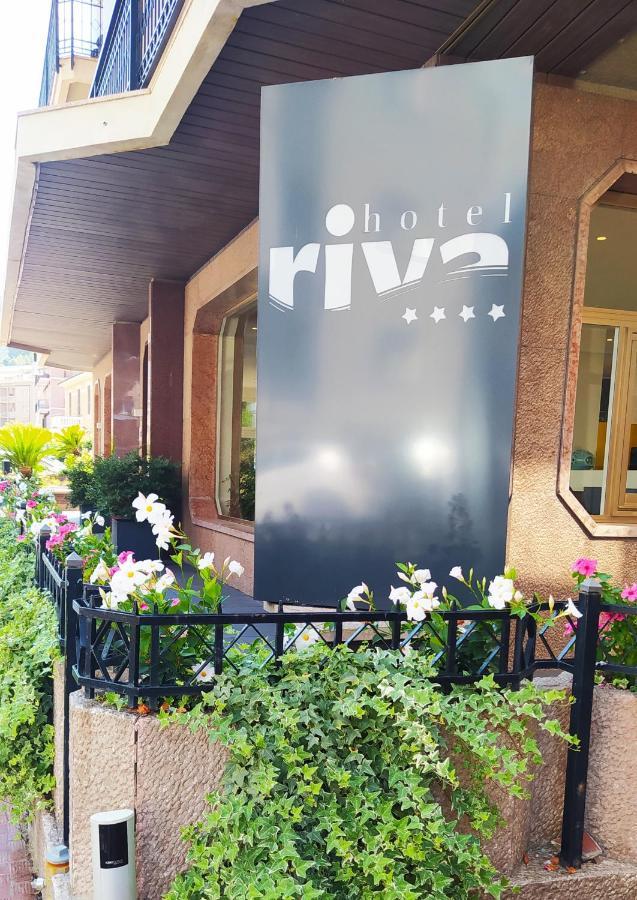 Hotel Riva อาลัสซิโอ ภายนอก รูปภาพ